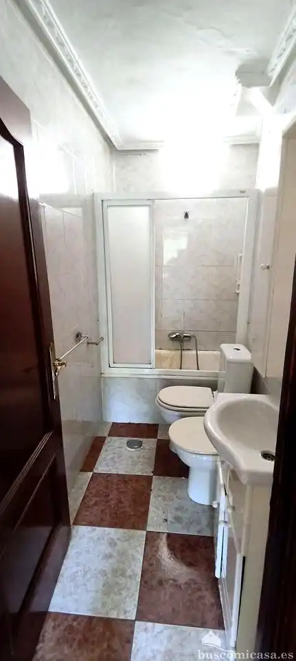 Badezimmer von Erdgeschoss zum Verkauf in Linares