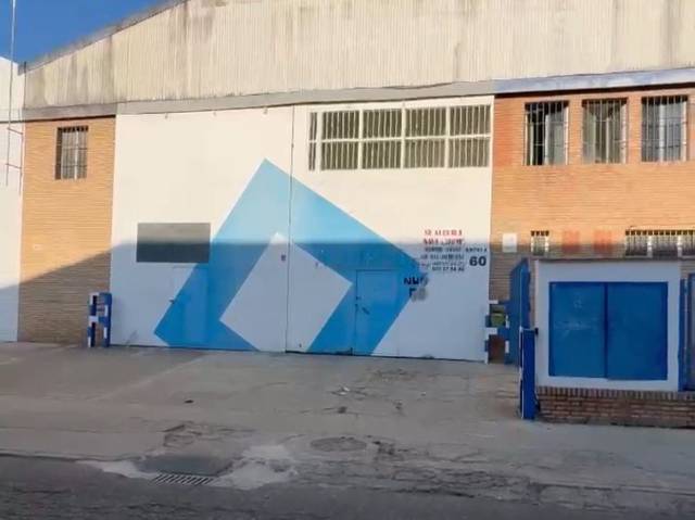 Local comercial en Alquiler en Avenida de Chinales, 59 en Santa Rosa - Valdeolleros