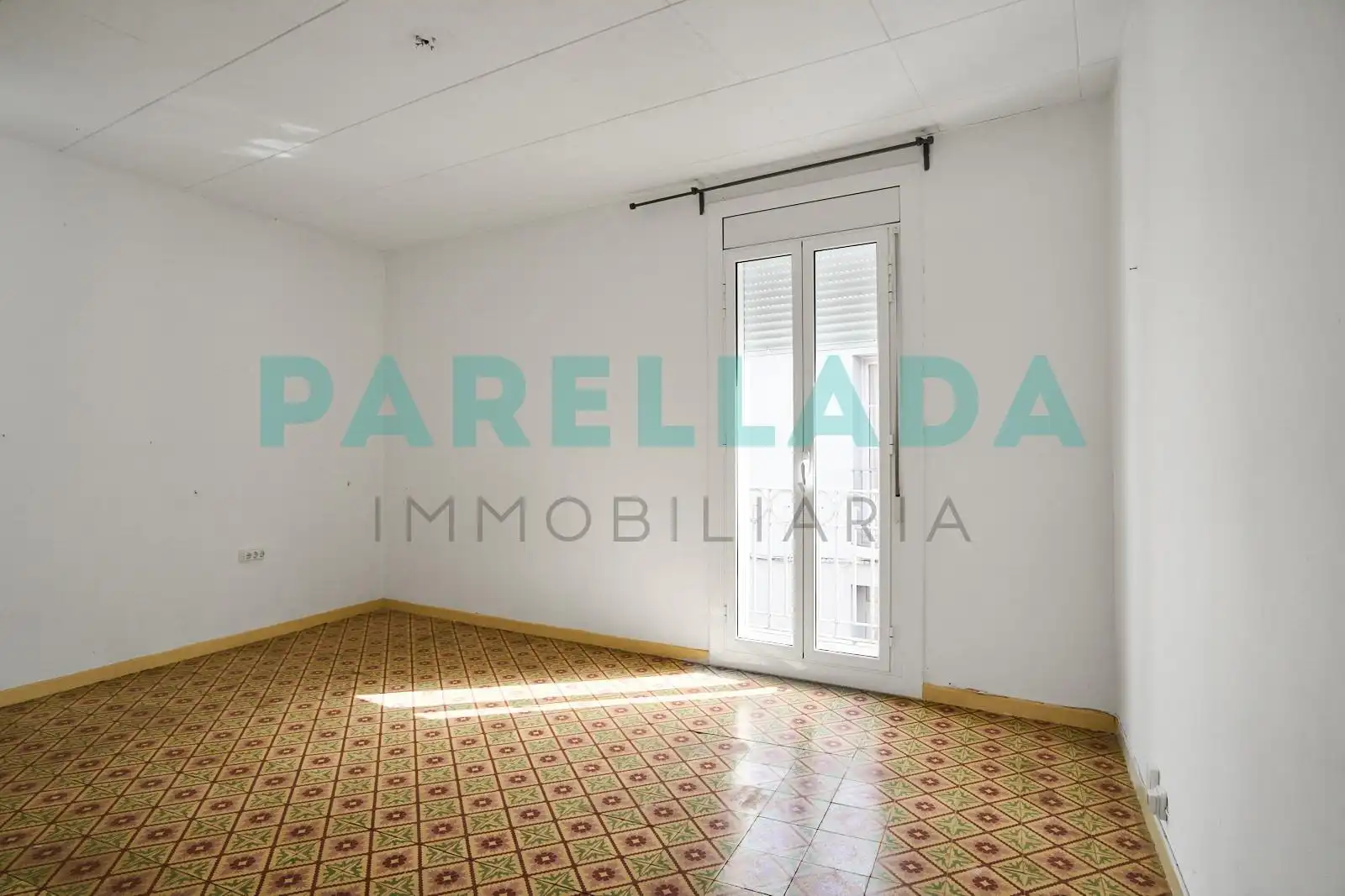 Habitación de Piso en venta en Badalona con Terraza y Balcón