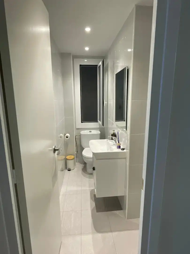 Badezimmer von Büro zur Miete in Berga mit Klimaanlage, Heizung und Terrasse