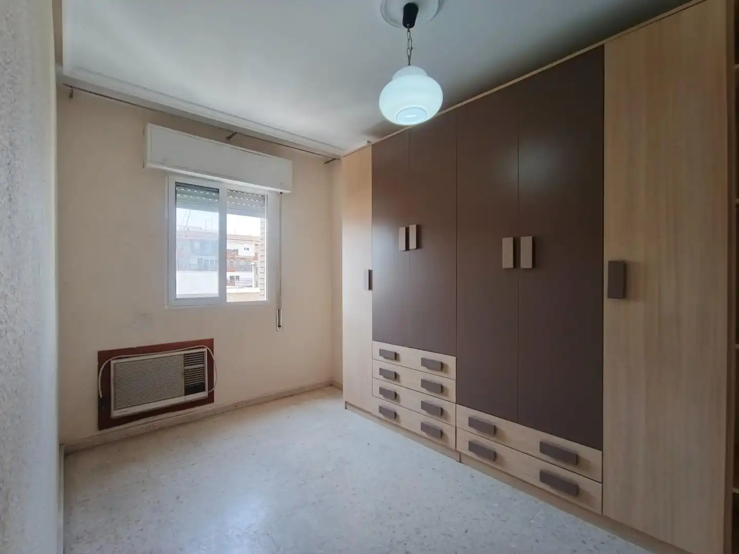 Habitación de Piso en venta en Sevilla con Aire acondicionado y Balcón