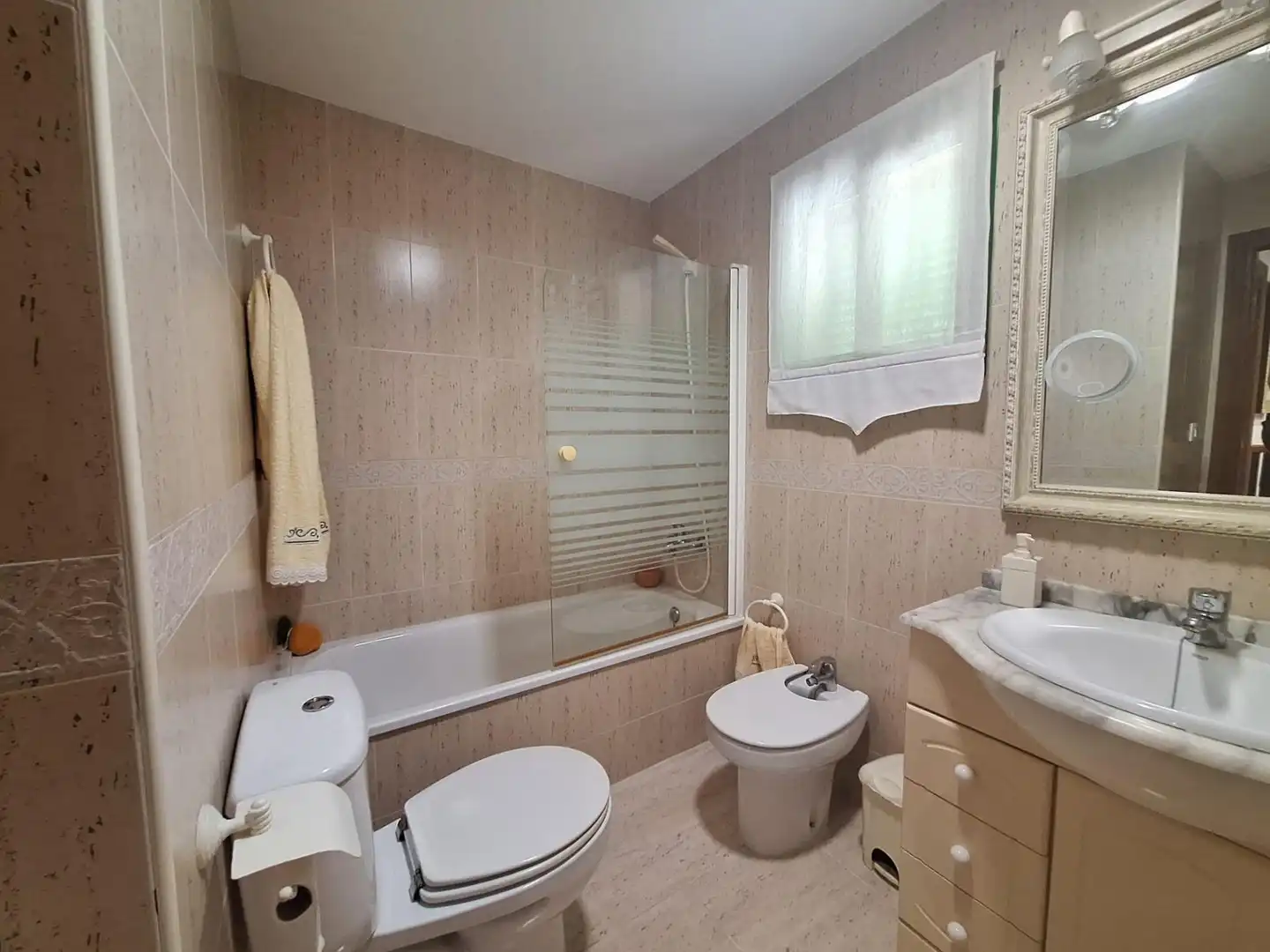 Baño de Casa adosada en venta en Tavernes de la Valldigna con Aire acondicionado, Jardín privado y Terraza