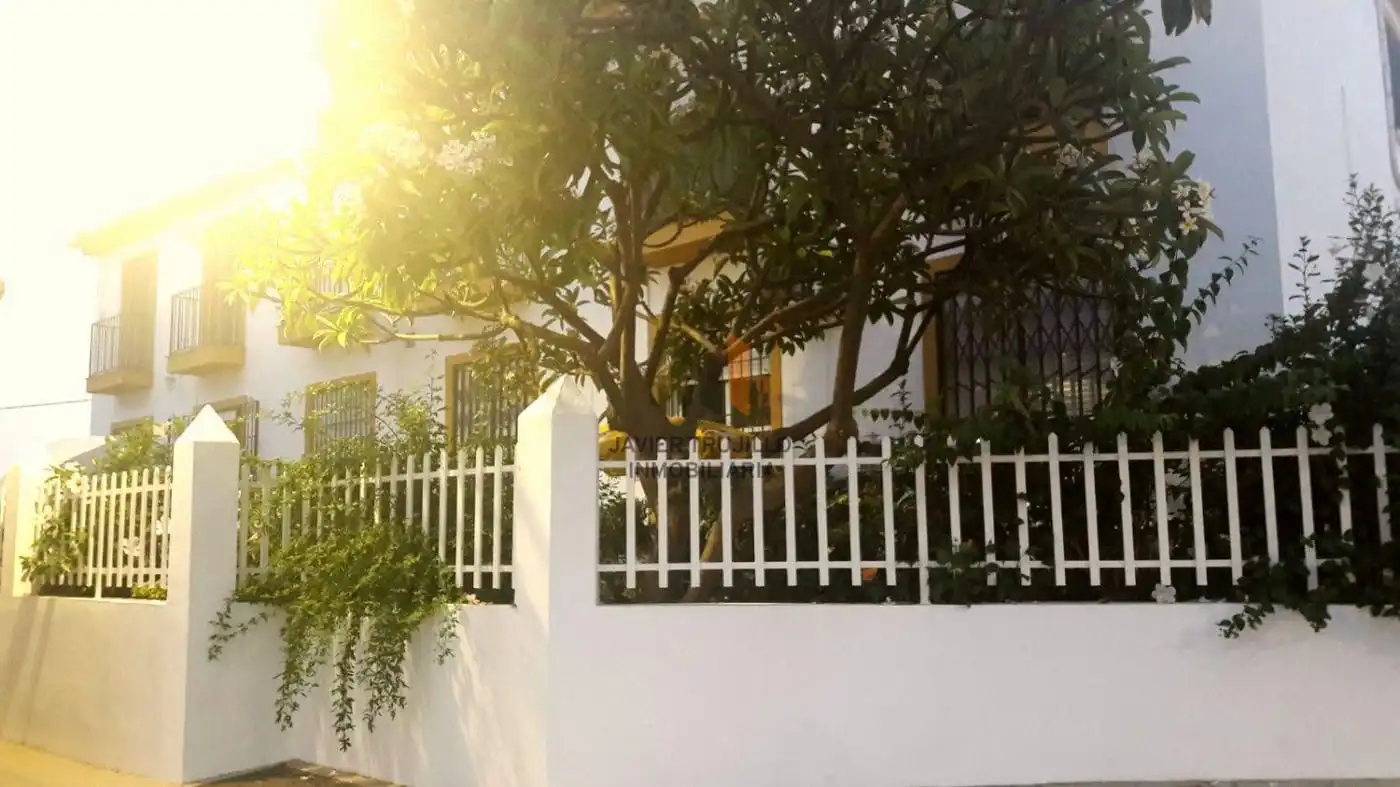 Terraced house for sale in Algarrobo pueblo