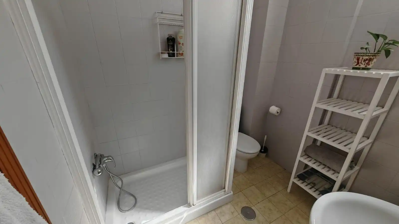 Baño de Apartamento de alquiler en Sanlúcar de Barrameda con Aire acondicionado y Amueblado