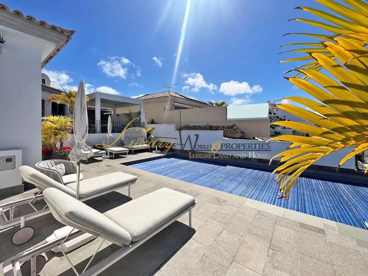 Vista exterior de Casa o xalet en venda en Santiago del Teide amb Aire condicionat, Terrassa i Piscina