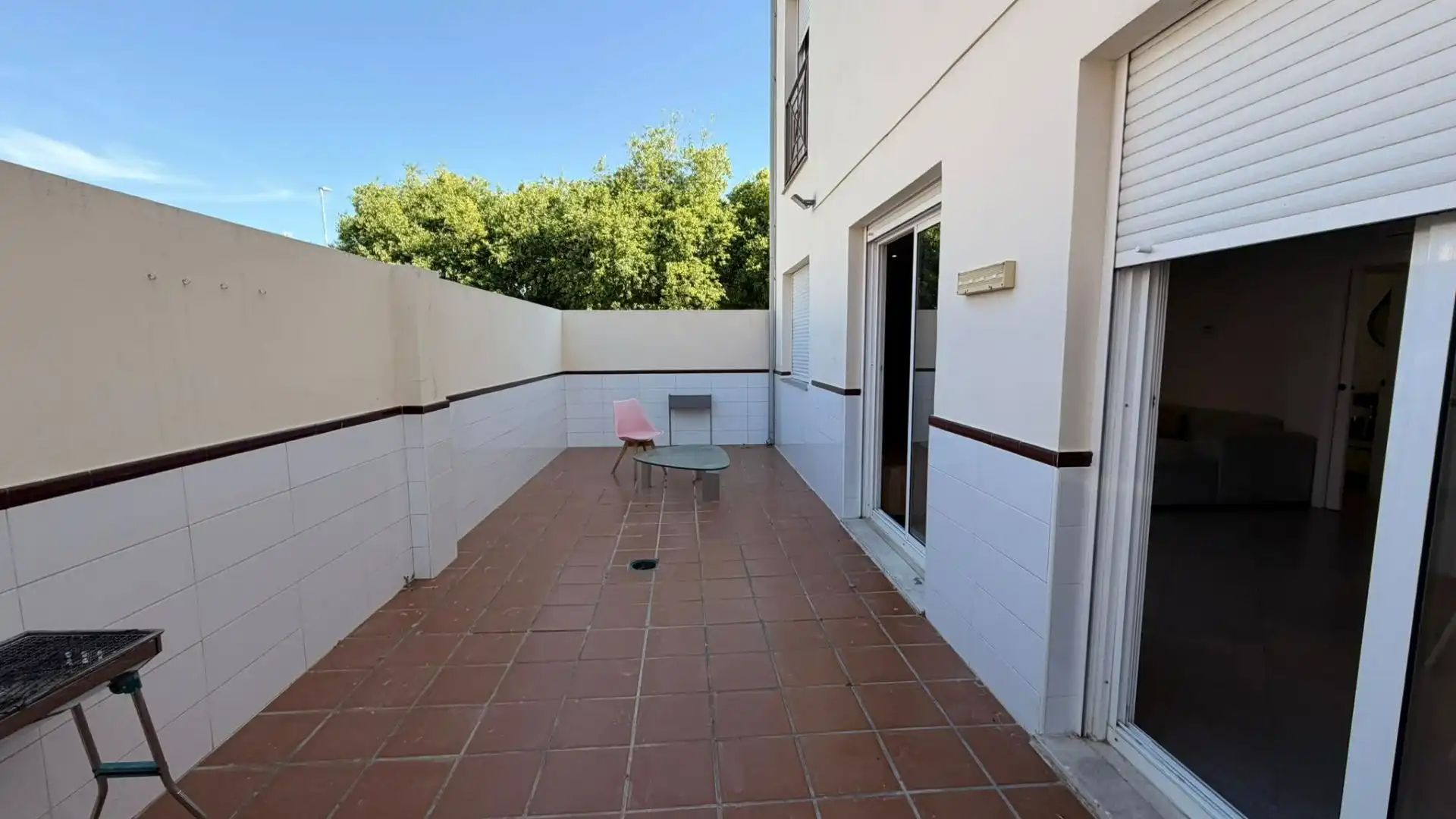 Terrasse von Einfamilien-Reihenhaus zum Verkauf in Villanueva de Castellón mit Klimaanlage und Abstellraum