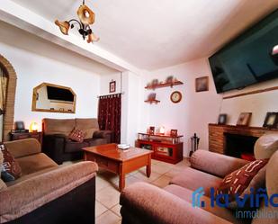 Sala d'estar de Casa o xalet en venda en Badolatosa amb Terrassa