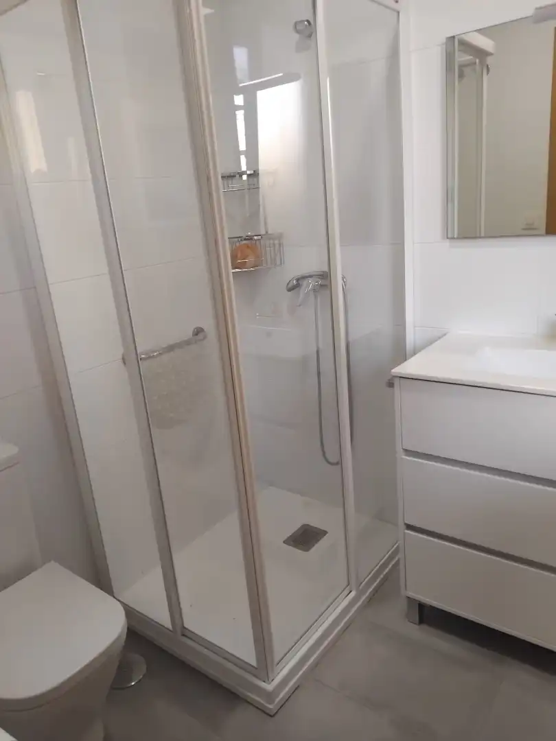 Badezimmer von Haus oder Chalet zum Verkauf in Vigo  mit Privatgarten, Möbliert und Balkon