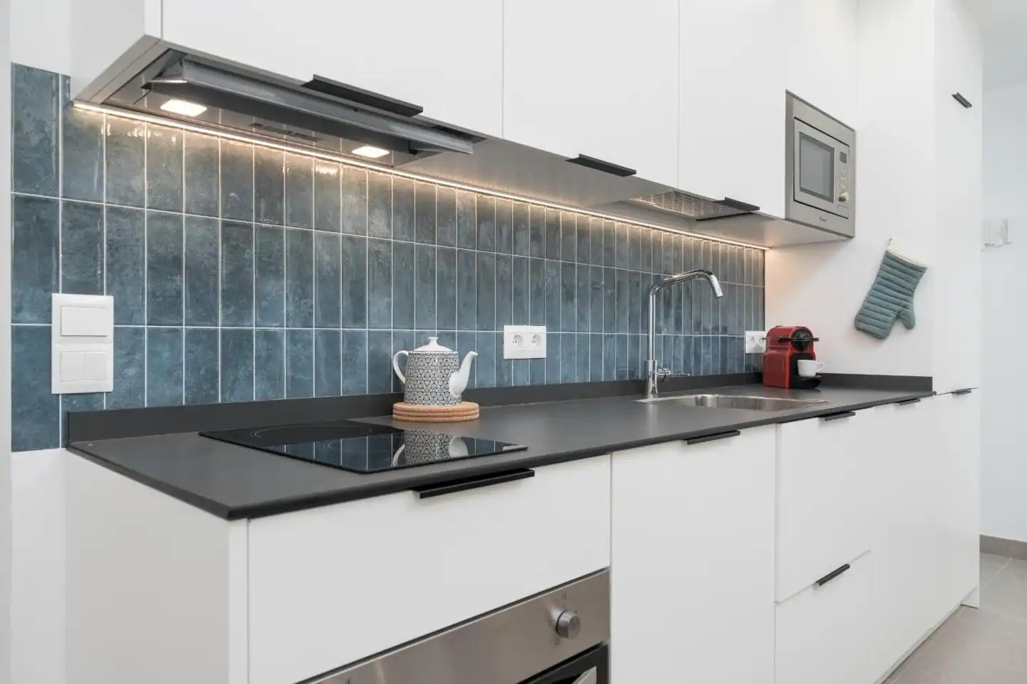 Flat for rent in Calle Carretería, La Goleta - San Felipe Neri