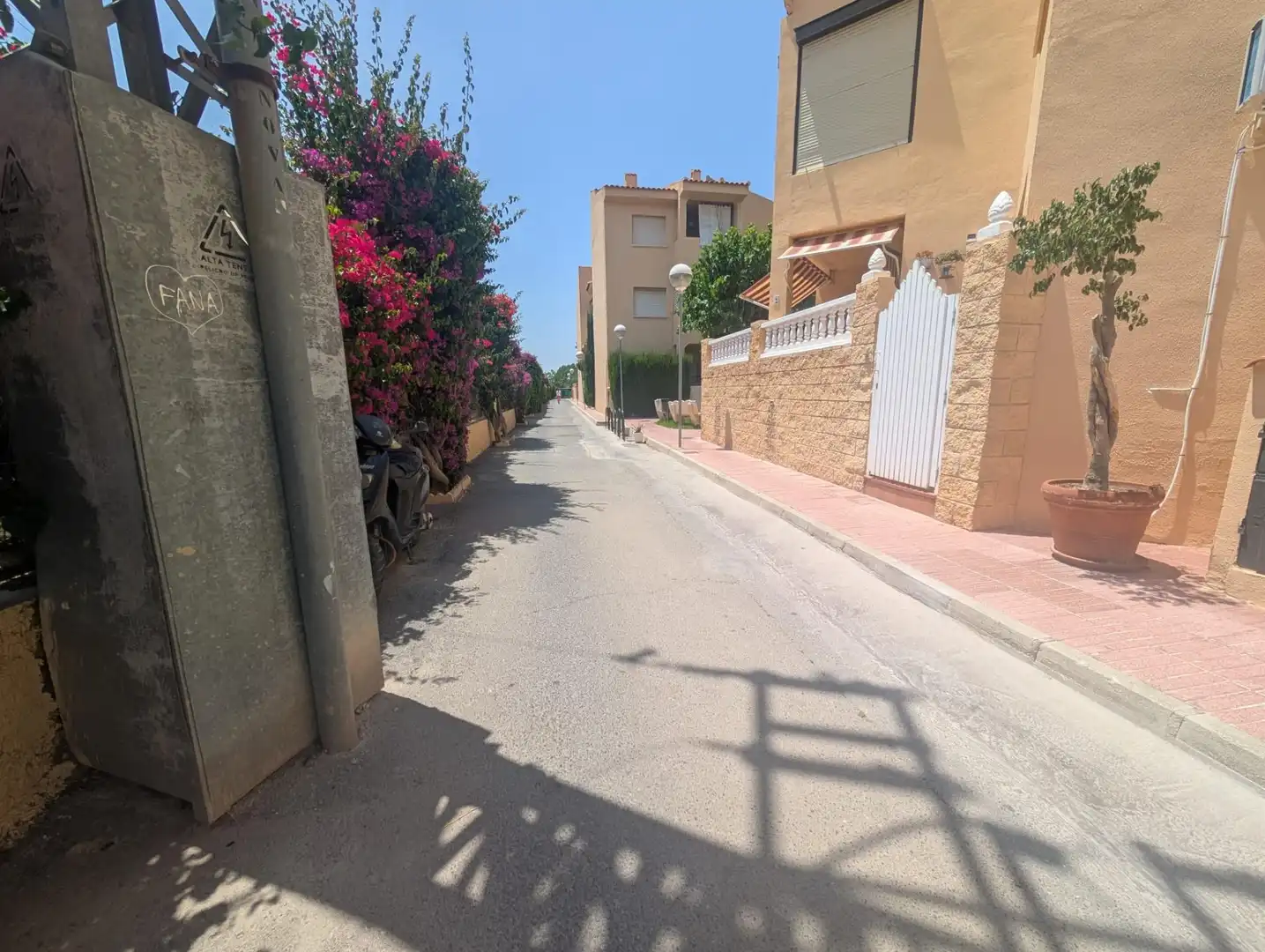 Exterior view of Houses for sale in San Vicente del Raspeig / Sant Vicent del Raspeig  with Air Conditioner, Heating and Terrace