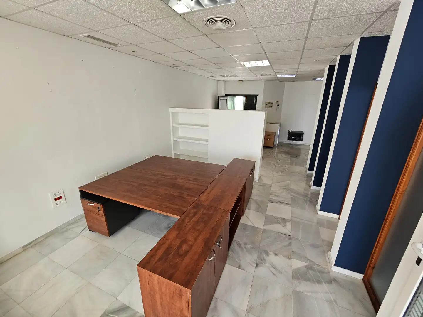Local de lloguer en Marbella amb Aire condicionat, Parquet i Alarma