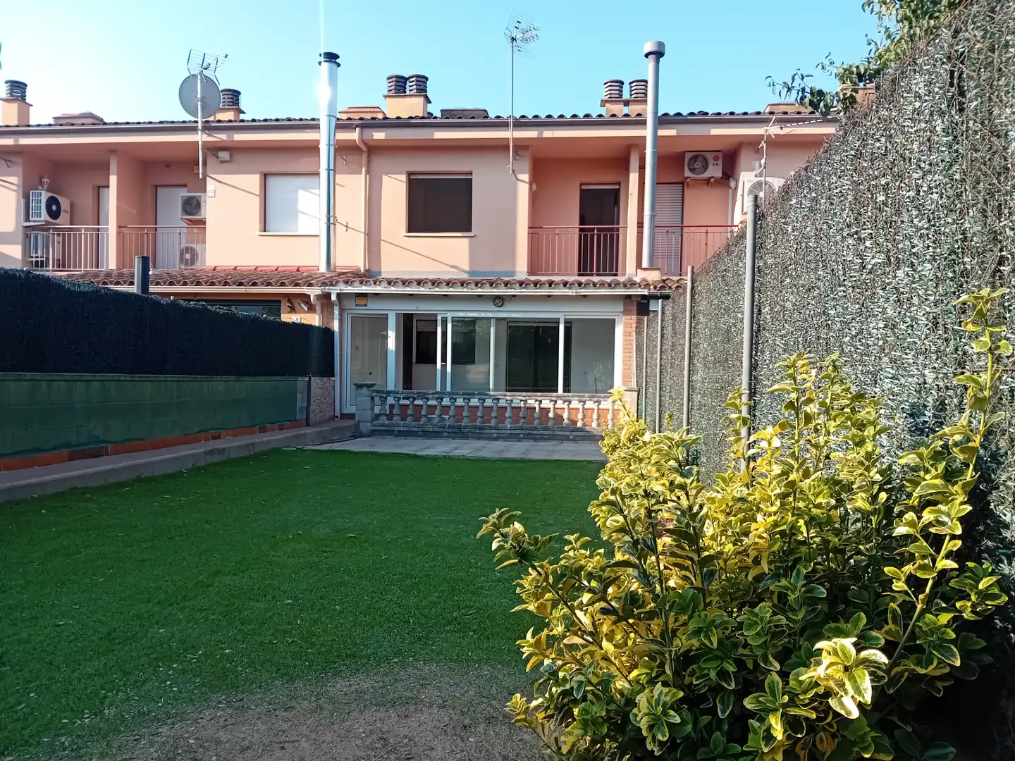 Jardí de Casa adosada en venda en Girona amb Calefacció, Jardí privat i Rentadora