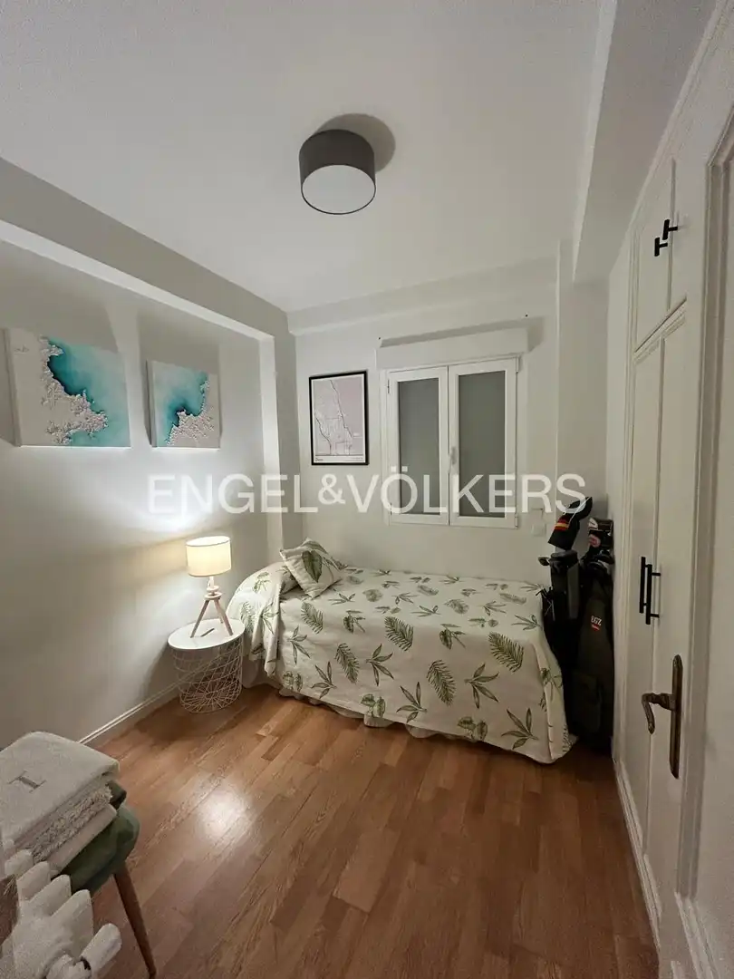 Schlafzimmer von Wohnung zur Miete in Madrid mit Klimaanlage und Heizung