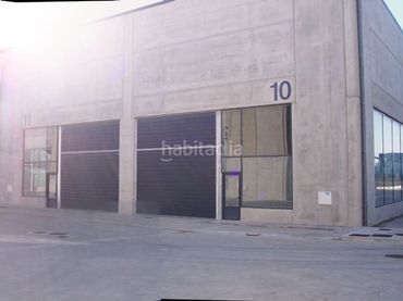 Industrial building to rent in Calle Condado de Treviño 6