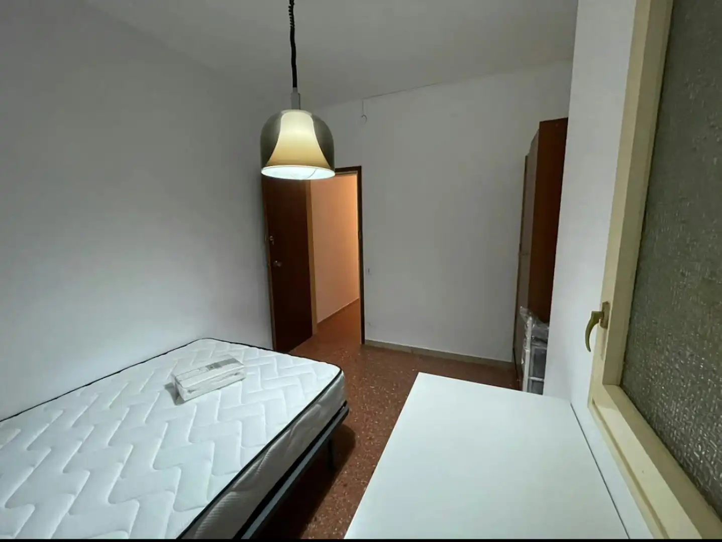 Bedroom of Flat for share in Barcelona  with Air Conditioner, Heating and Washing machine
