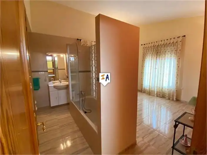 Badezimmer von Einfamilien-Reihenhaus zum Verkauf in Íllora mit Terrasse, Abstellraum und Schwimmbad