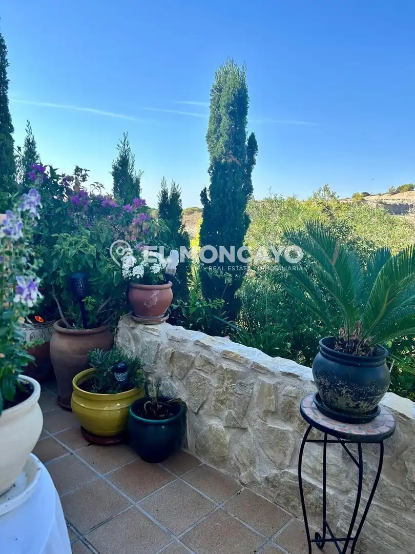 Casa adosada en venda en Orihuela amb Aire condicionat, Calefacció i Jardí privat