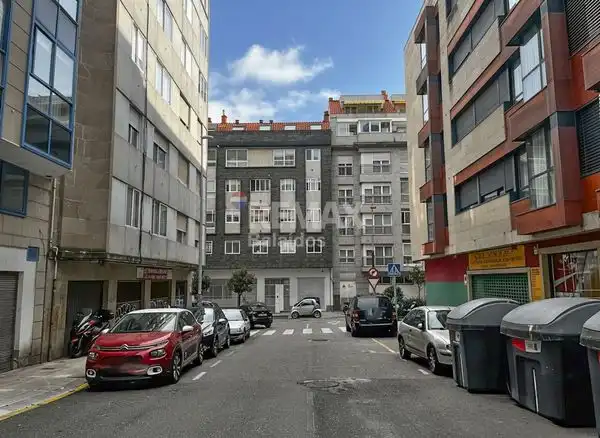 Vista exterior de Local en venta en Vigo 