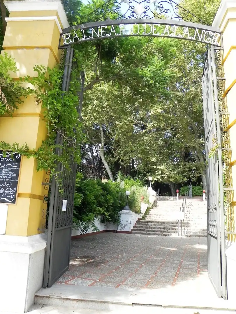 Vista exterior de Casa adosada en venta en Alange con Jardín privado, Trastero y Amueblado