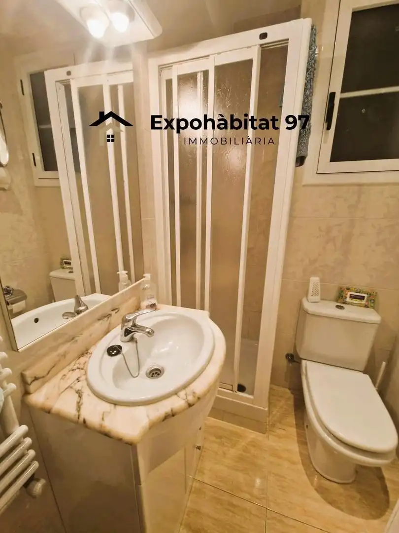 Baño de Apartamento en venta en Salou con Calefacción, Terraza y Amueblado