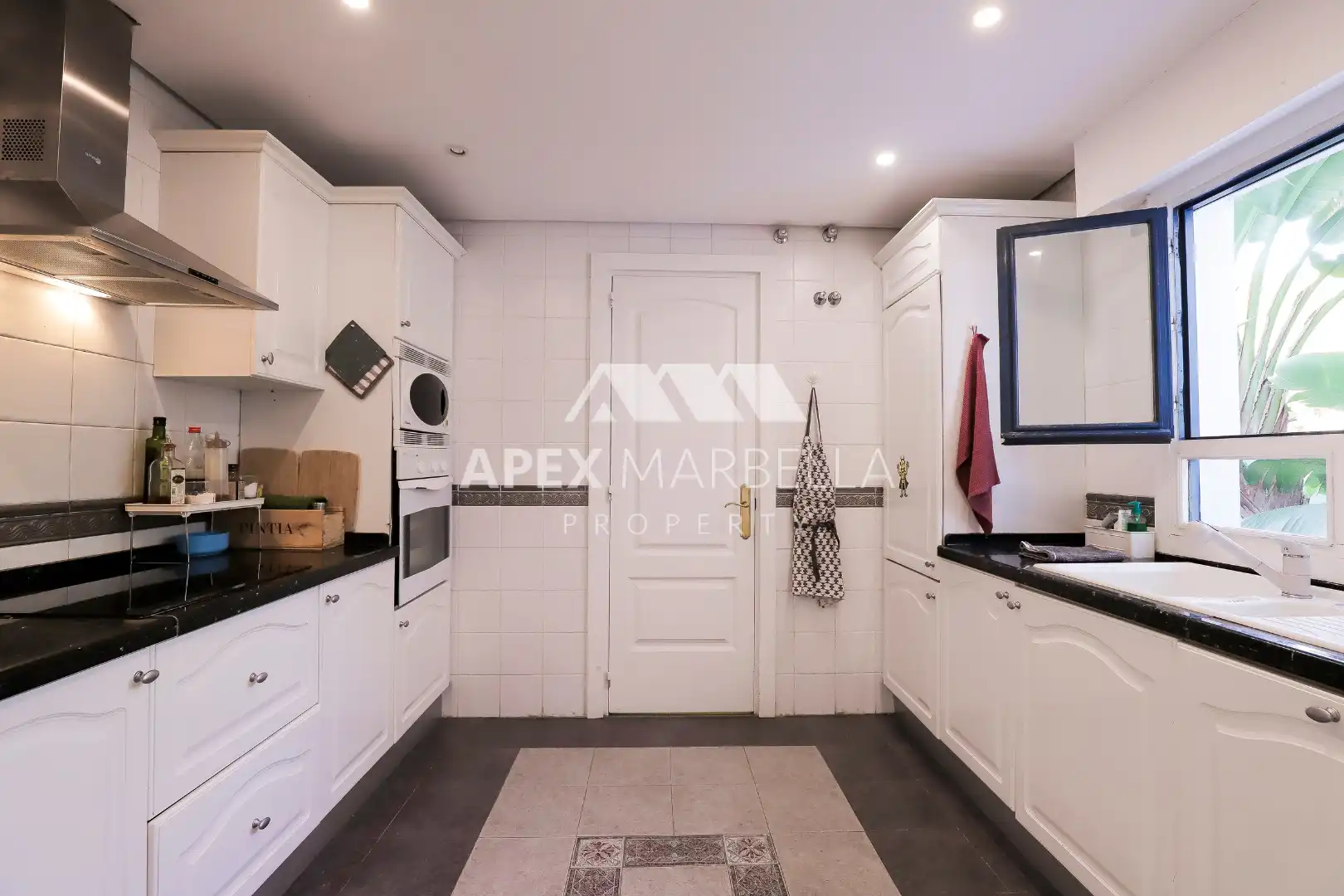 Küche von Wohnung zum Verkauf in Marbella mit Klimaanlage, Terrasse und Möbliert