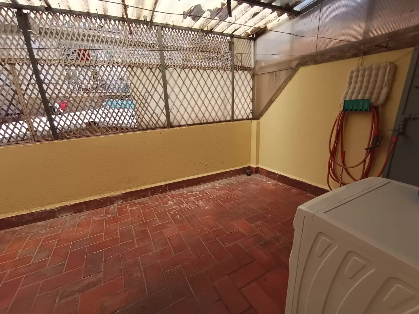 Piso de alquiler en Girona con Calefacción, Terraza y Amueblado