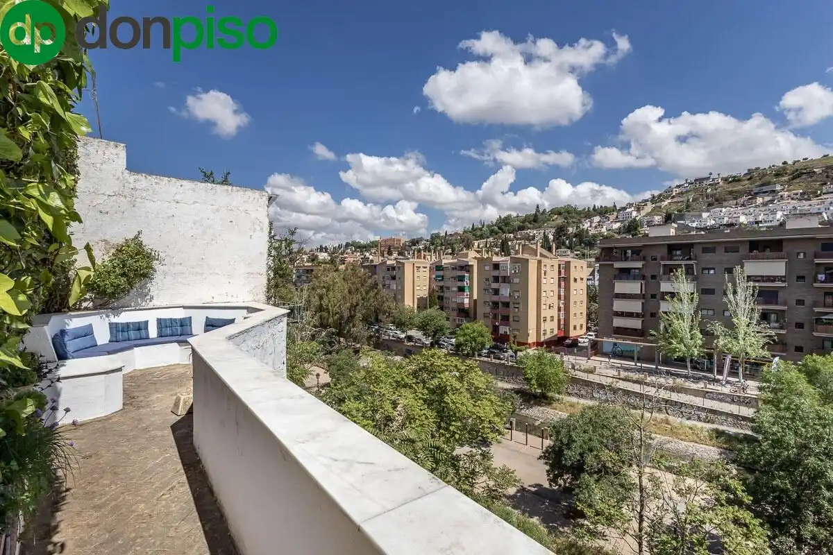 Vista exterior de Casa o xalet en venda en Granada amb Aire condicionat, Calefacció i Terrassa