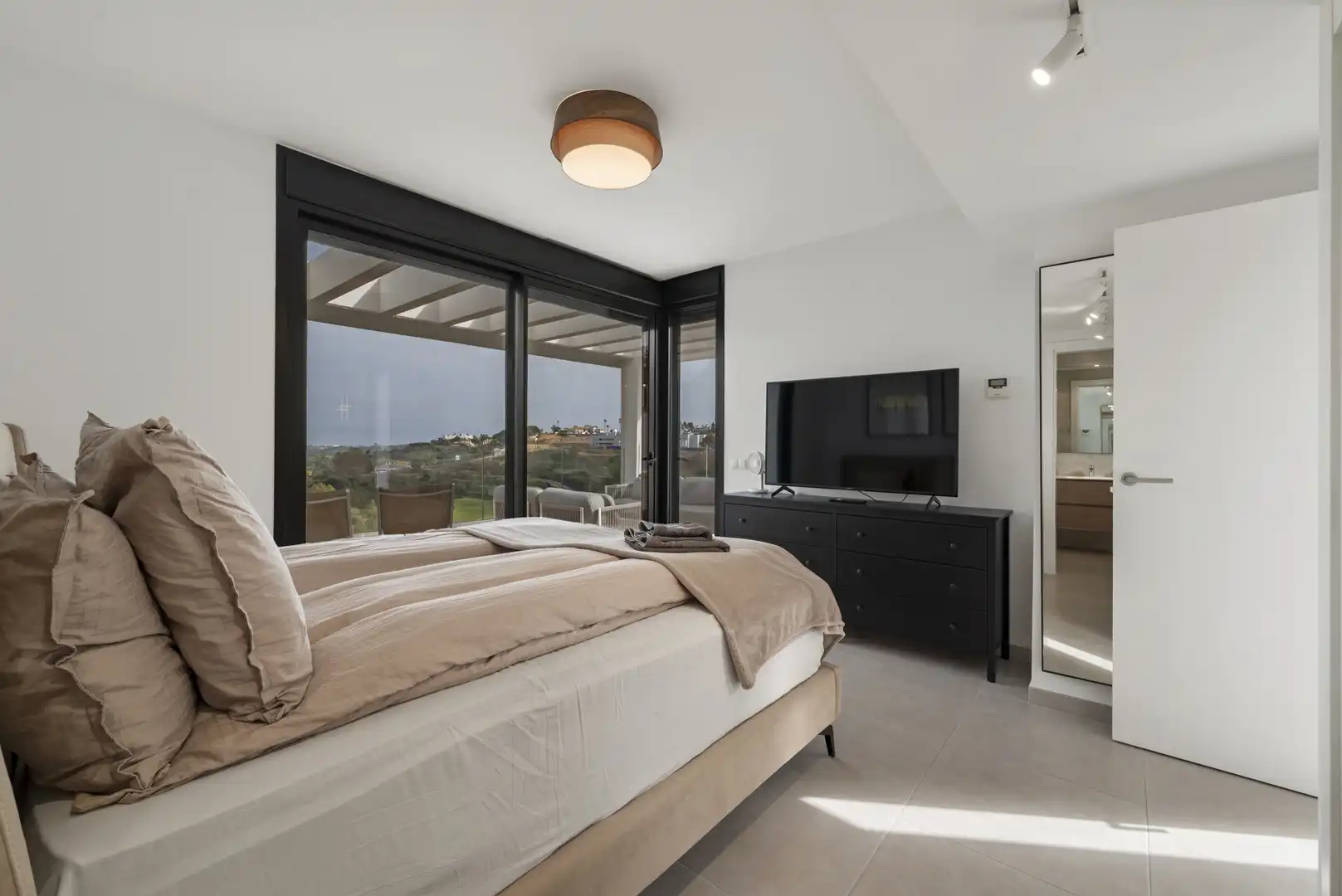 Schlafzimmer von Dachboden zum Verkauf in Mijas mit Klimaanlage, Terrasse und Schwimmbad