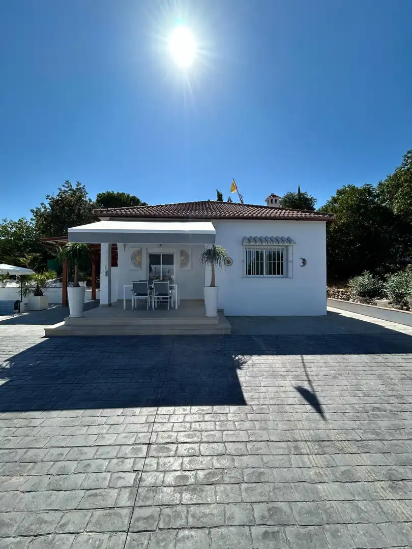 Vista exterior de Casa o xalet en venda en Cártama amb Aire condicionat, Calefacció i Jardí privat