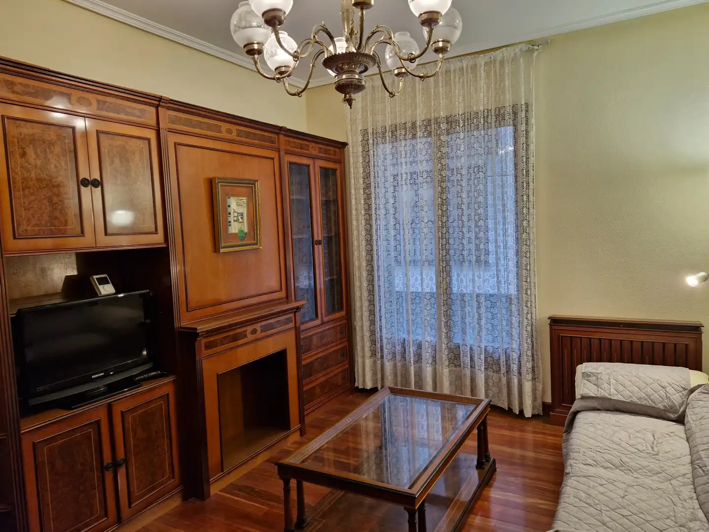 Sala de estar de Piso de alquiler en Bilbao  con Calefacción, Parquet y Amueblado