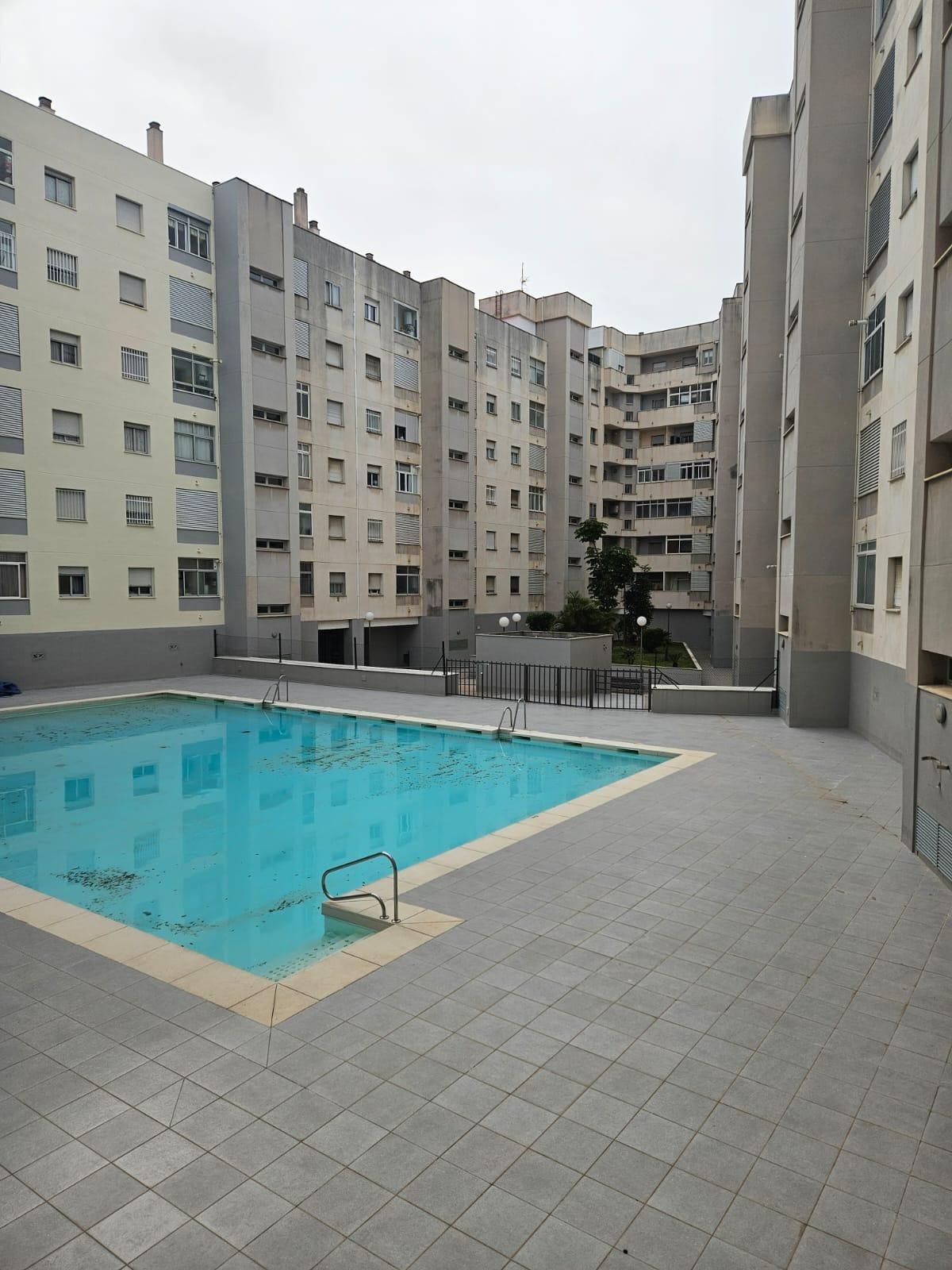 Piscina de Pis en venda en Algeciras amb Traster i Piscina comunitària