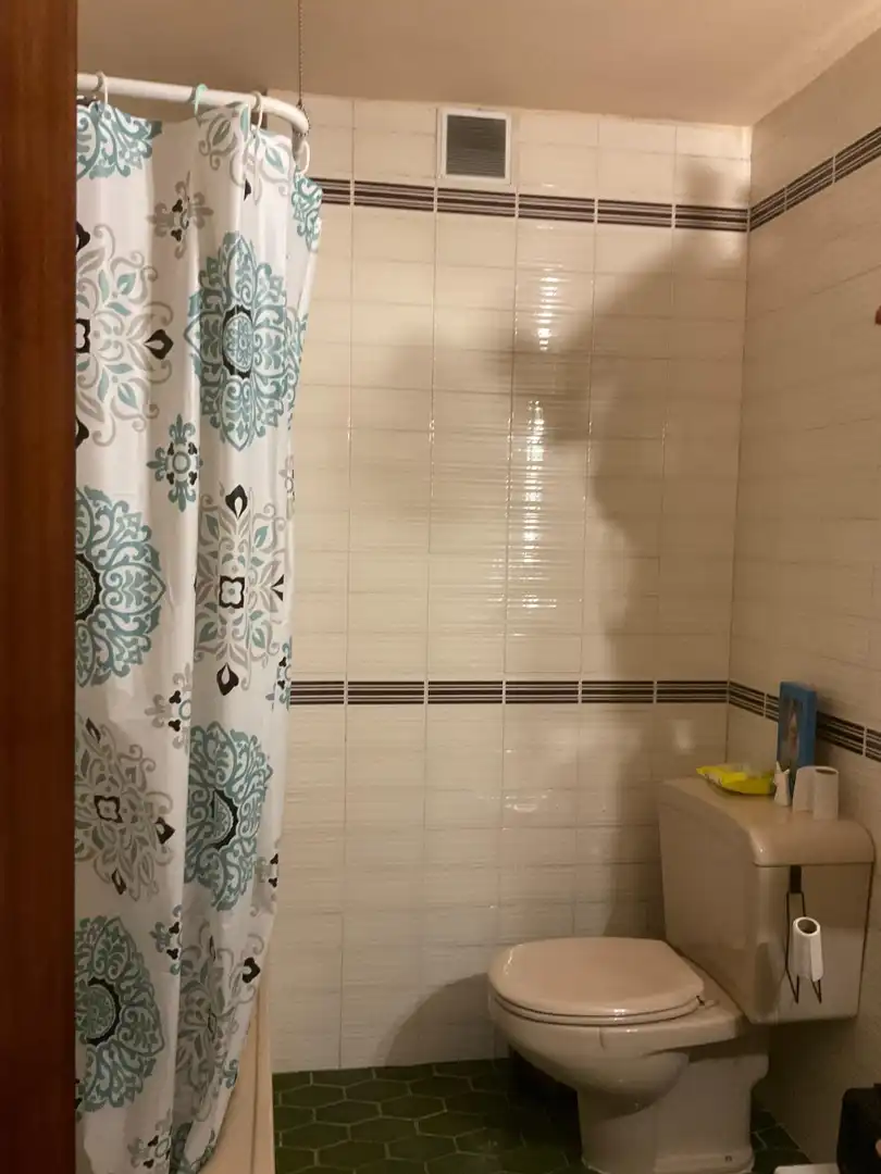 Badezimmer von Wohnungen zur Miete in Oviedo  mit Heizung und Möbliert
