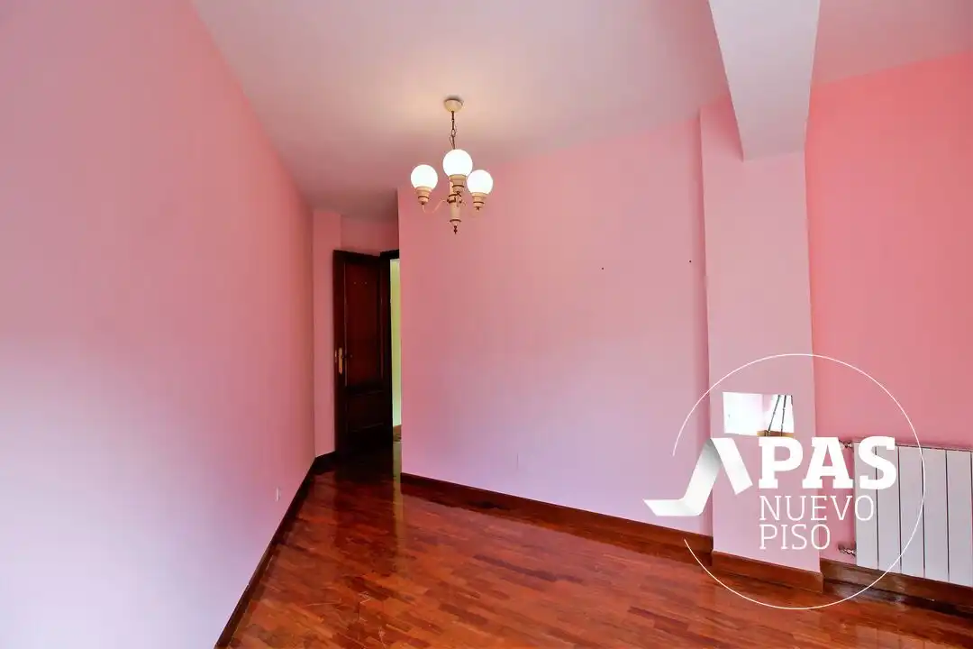 Schlafzimmer von Wohnung zum Verkauf in Santander mit Heizung