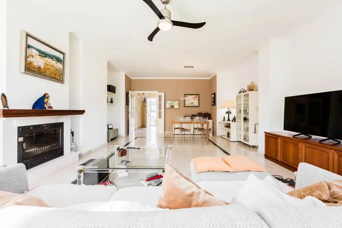 Sala d'estar de Casa o xalet en venda en Almensilla amb Aire condicionat, Calefacció i Jardí privat