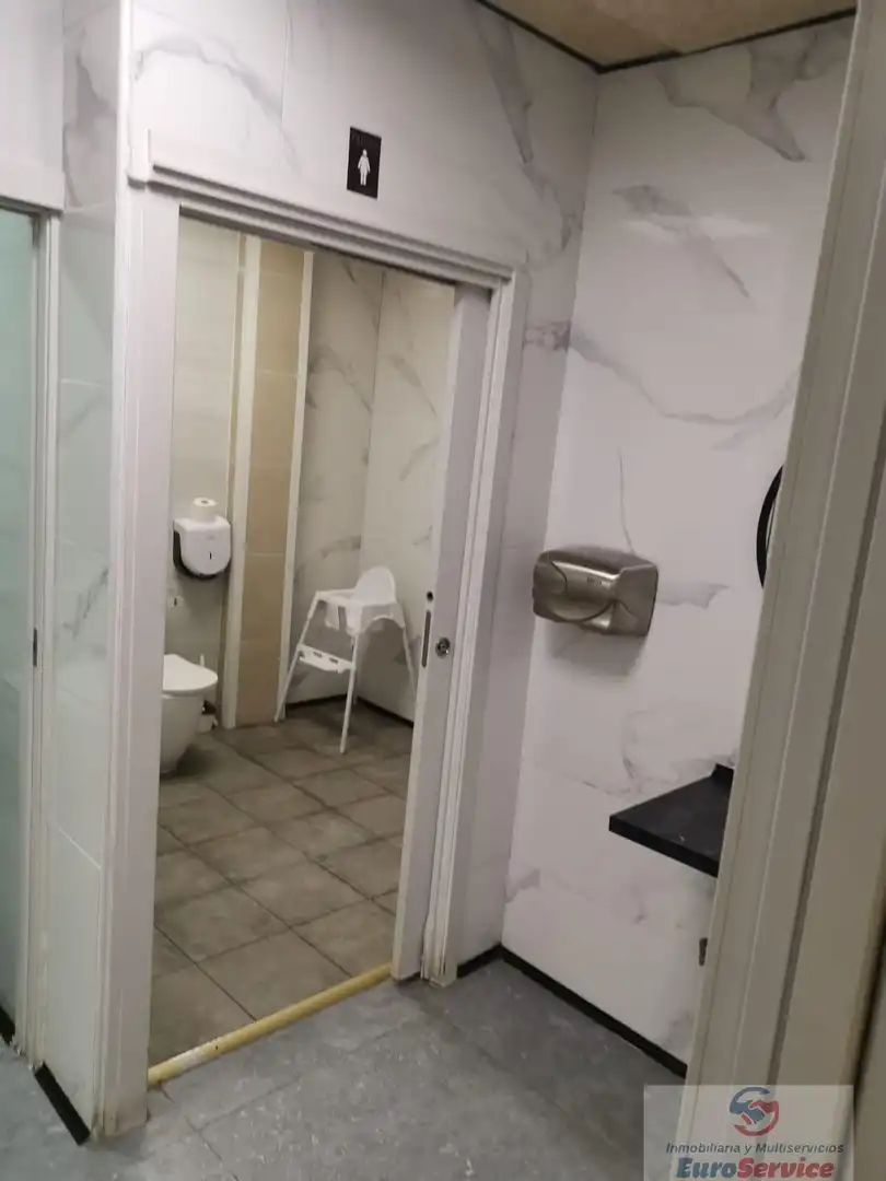 Baño de Local en venta en Valencia con Aire acondicionado y Amueblado