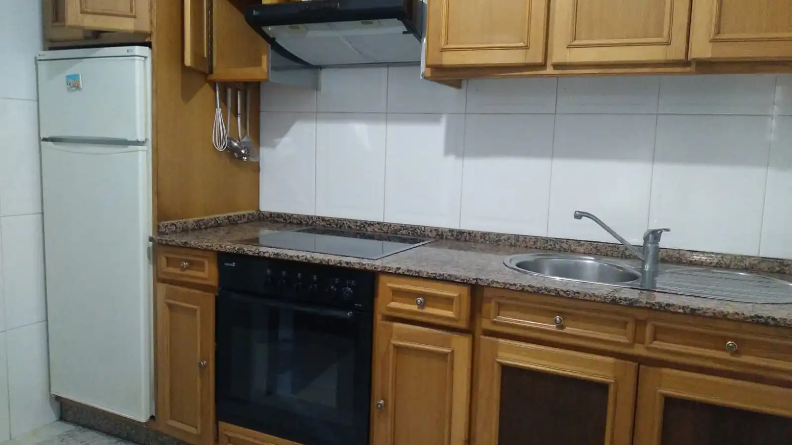 Kitchen of Flat for rent in O Burgo - Campus Universitario