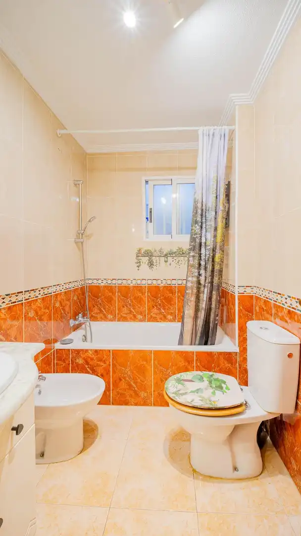 Baño de Apartamento en venta en Torrevieja con Piscina comunitaria