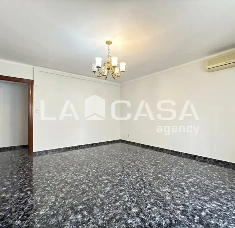 Piso en venta en Badalona con Balcón