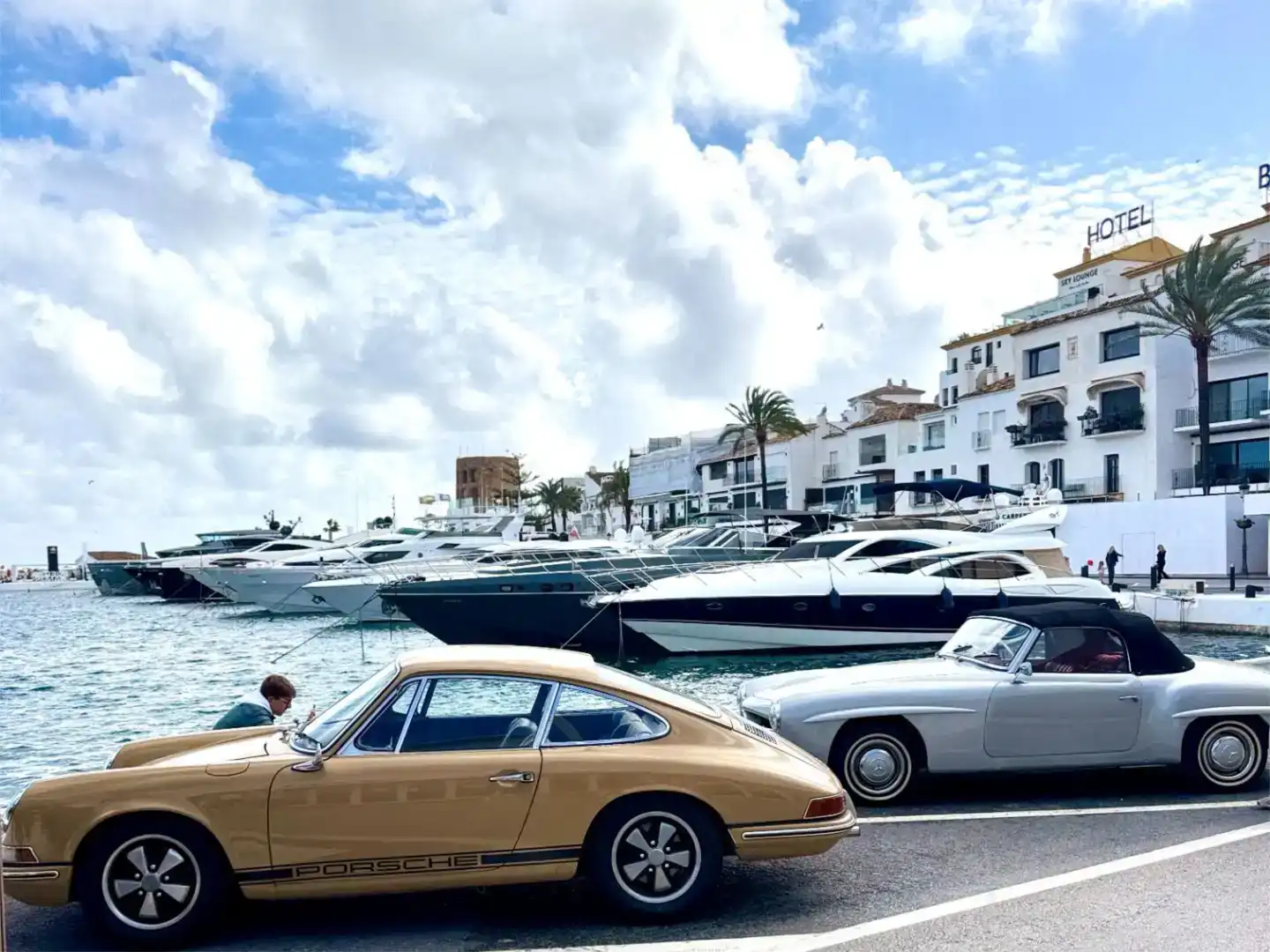 Vista exterior de Apartament de lloguer en Marbella amb Aire condicionat, Piscina i Balcó