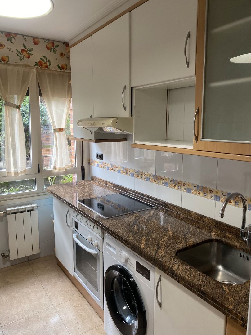 Cocina de Piso en venta en Avilés con Calefacción, Parquet y Trastero