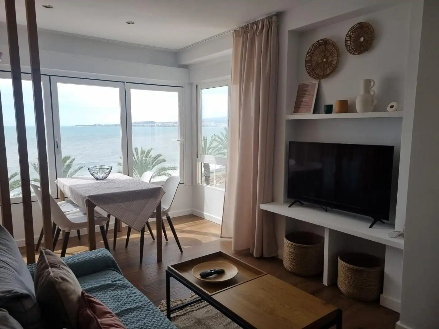 Sala d'estar de Estudi de lloguer en Algarrobo amb Aire condicionat, Calefacció i Terrassa