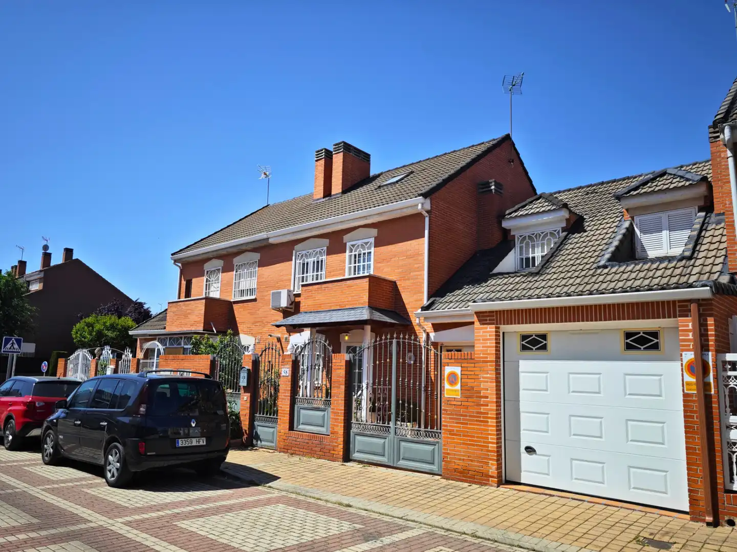 Exterior view of Detached homes for sale in Parla  with Air Conditioner, Heating and Private garden