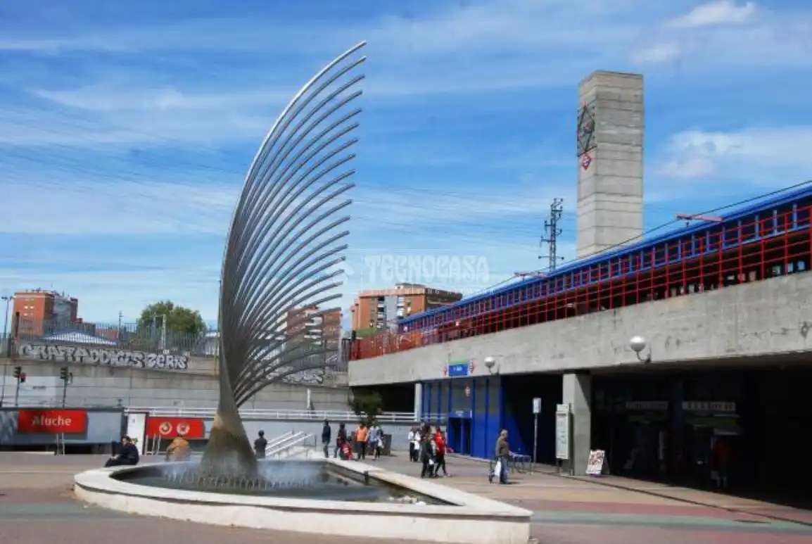 Vista exterior de Piso en venta en Madrid con Calefacción