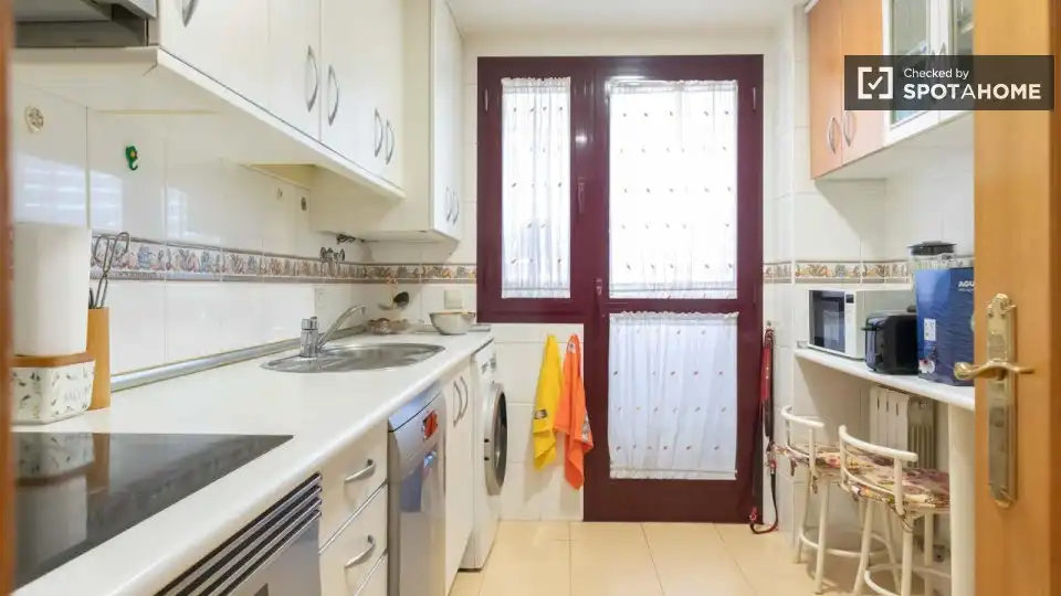 Kitchen of Flat for rent in Madrid  with Air Conditioner, Heating and Furnished