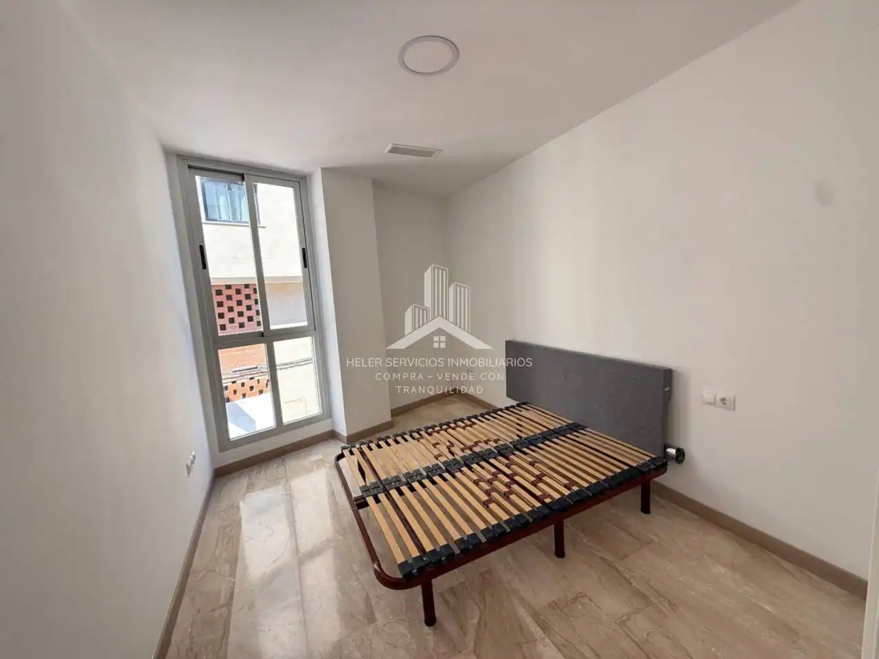 Habitación de Piso en venta en Castellón de la Plana / Castelló de la Plana con Aire acondicionado, Calefacción y Alarma
