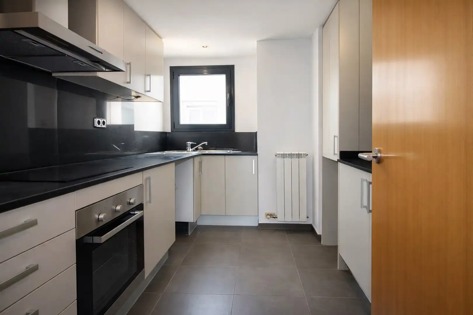 Cuina de Dúplex en venda en Figueres amb Calefacció i Terrassa