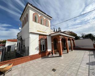 Vista exterior de Casa o xalet en venda en  Córdoba Capital amb Terrassa i Traster