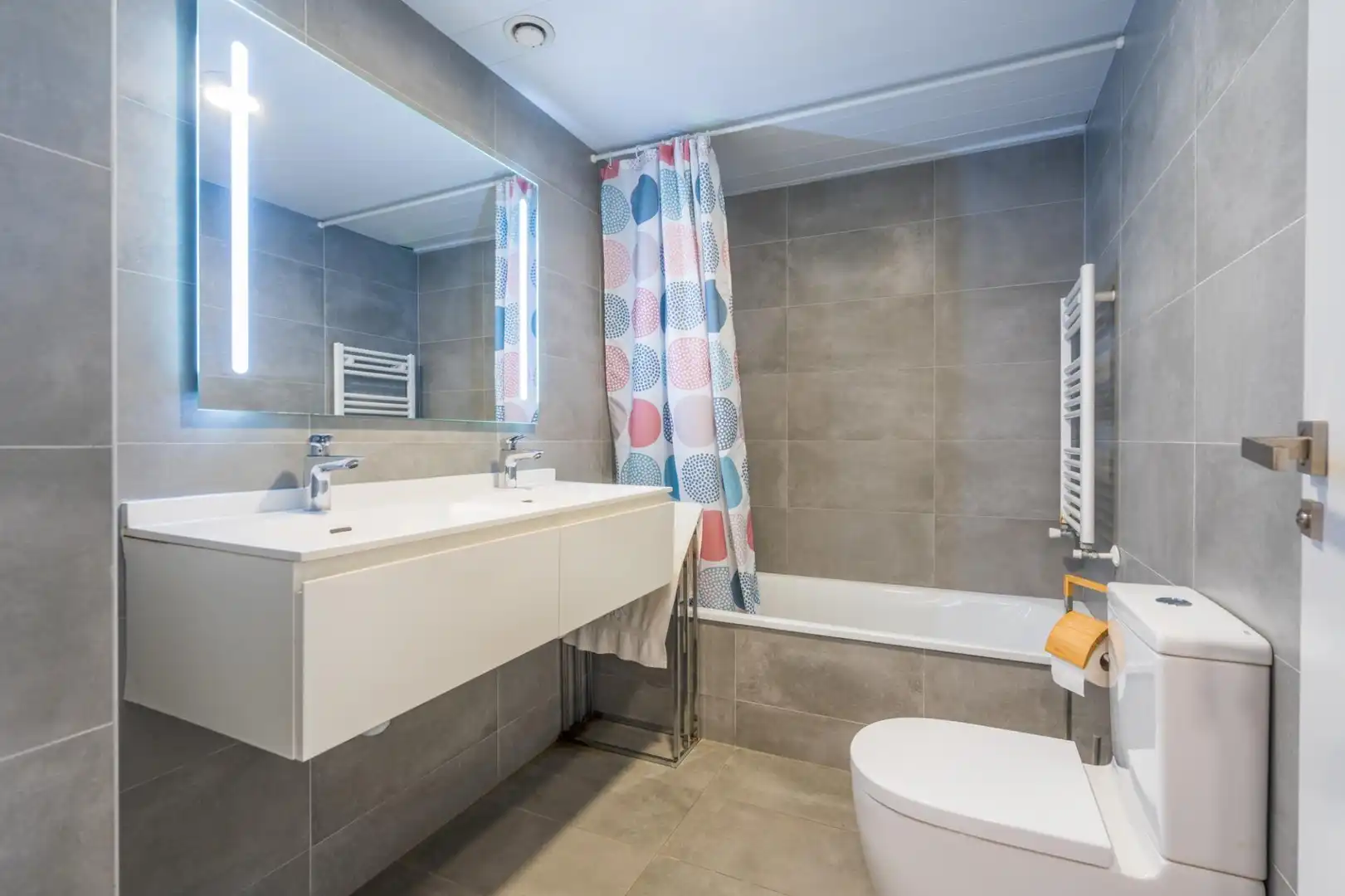 Baño de Piso en venta en Valencia con Aire acondicionado, Calefacción y Jardín privado
