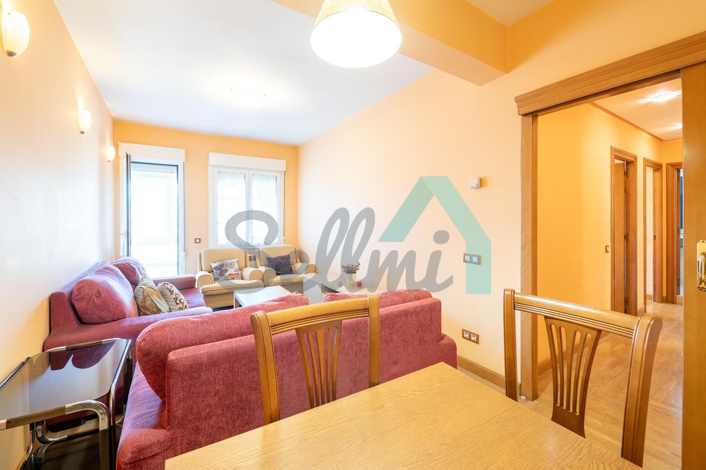 Sala d'estar de Pis per a compartir en Oviedo  amb Calefacció, Parquet i Terrassa