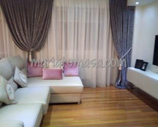 Sala d'estar de Casa o xalet en venda en Castro-Urdiales amb Terrassa